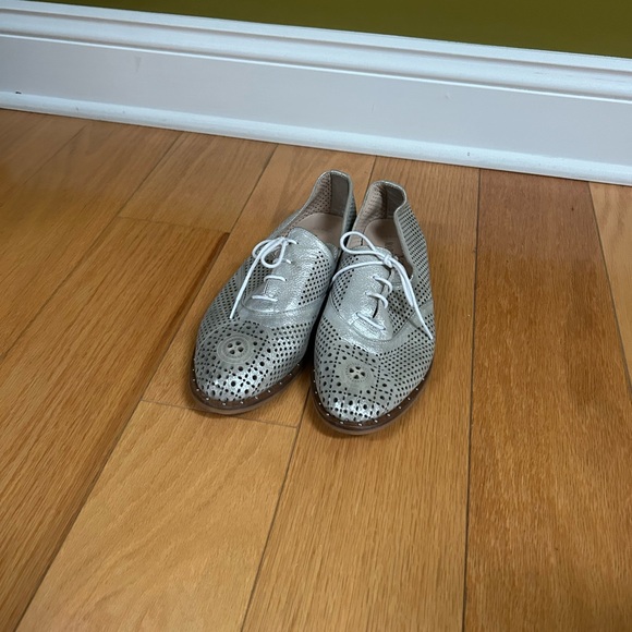 Chic Silver Perforated Women's Loafers - Picture 2 of 3